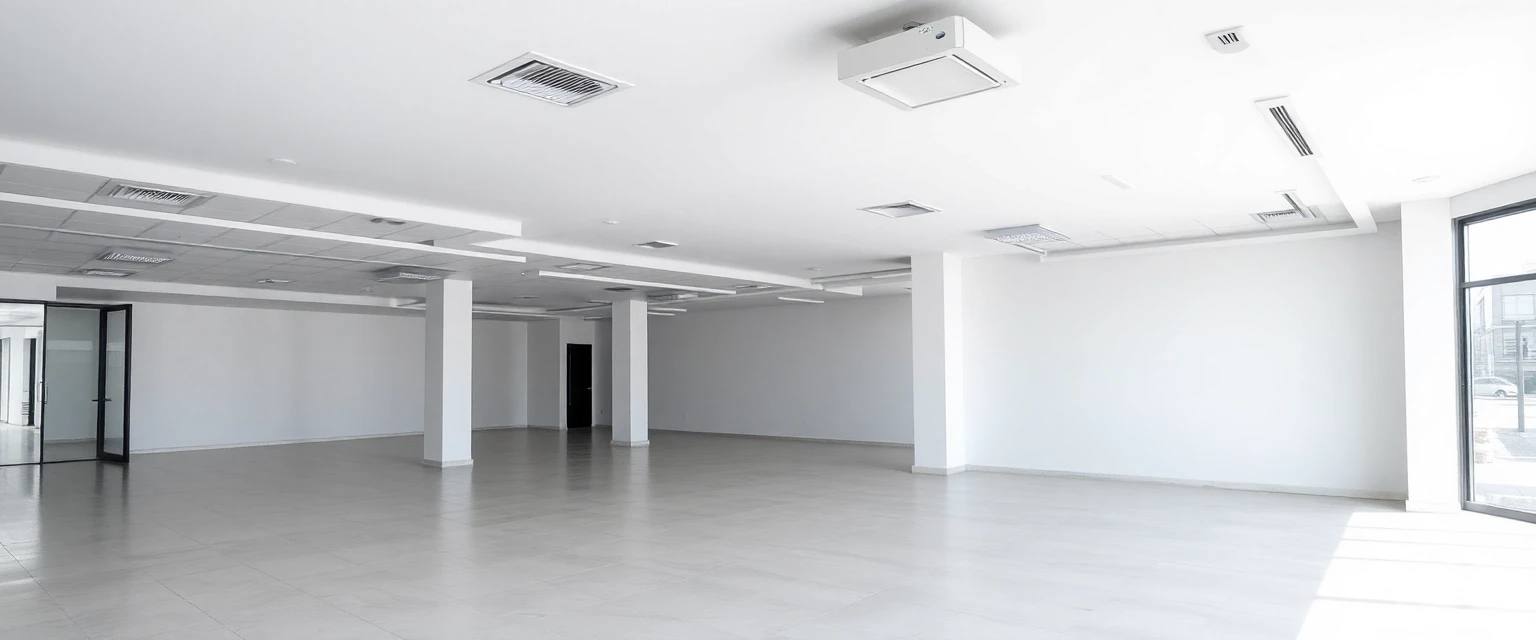 Leerer Rohbau eines Ladengeschäfts bereit für neue Einbauten