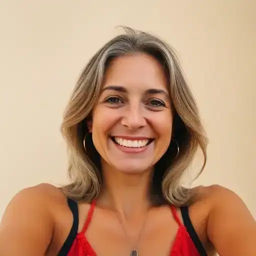 Portrait von Sara, zufriedene Patientin